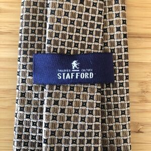 Stafford Silk Tie In Minimal Sand And Tan Pattern!